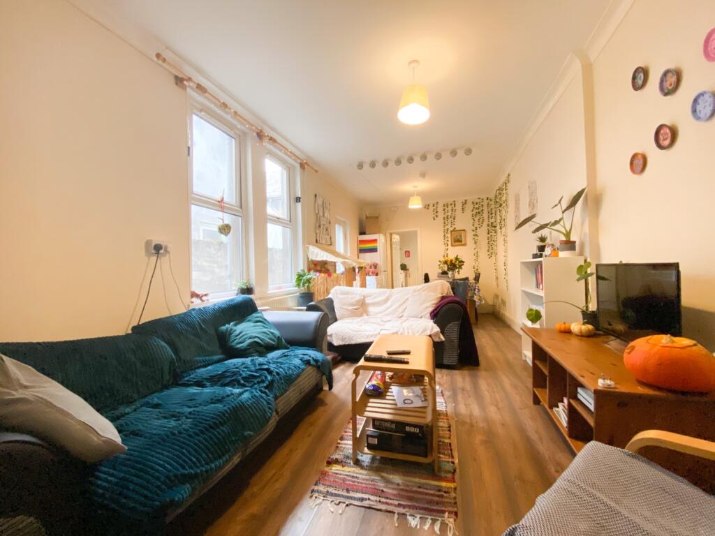 5 bed Mid Terraced House for rent in Cardiff. From CPS Homes - Cardiff 5 bed Mid Terraced House for rent in Cardiff. From CPS Homes - Cardiff