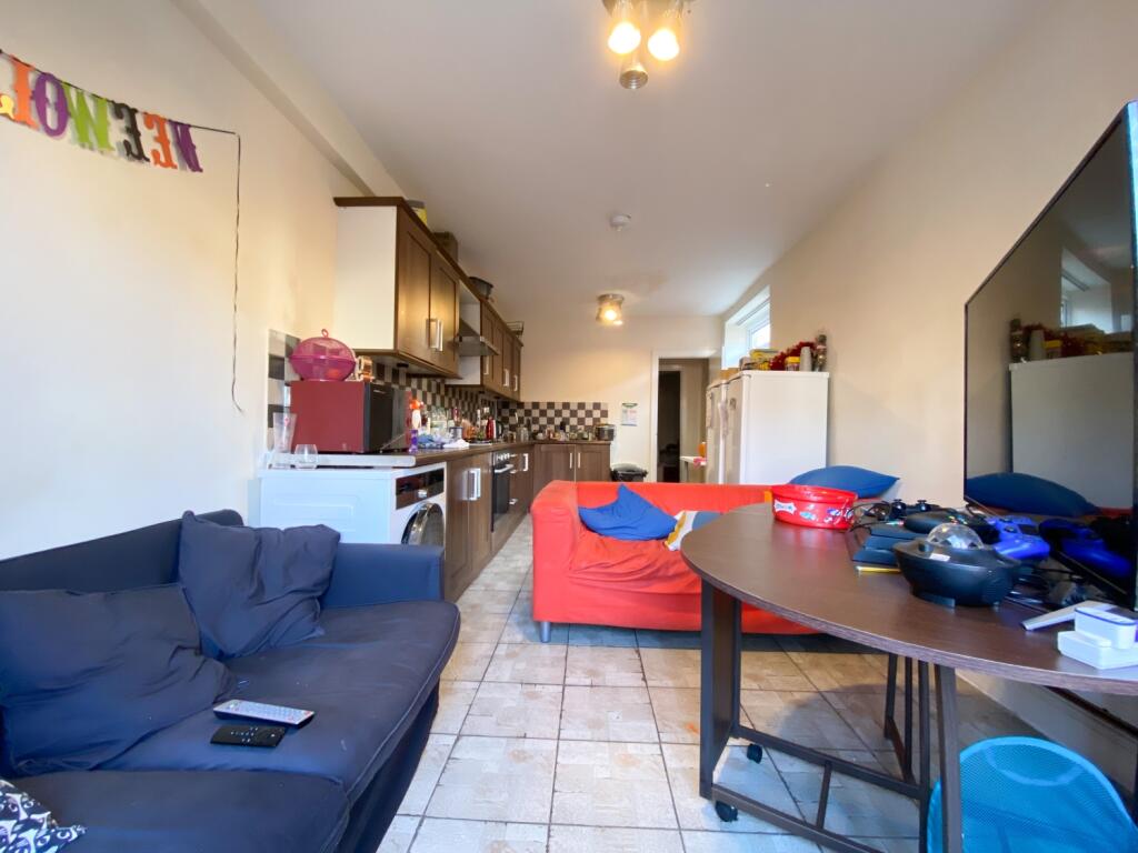 5 bed Mid Terraced House for rent in Cardiff. From CPS Homes - Cardiff 5 bed Mid Terraced House for rent in Cardiff. From CPS Homes - Cardiff