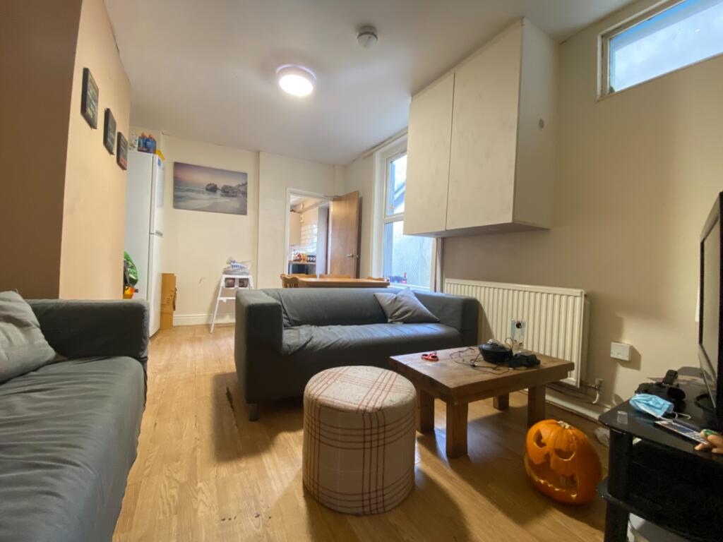 5 bed Mid Terraced House for rent in Cardiff. From CPS Homes - Cardiff 5 bed Mid Terraced House for rent in Cardiff. From CPS Homes - Cardiff