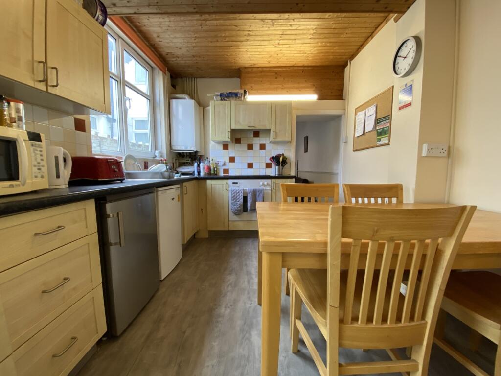 5 bed Mid Terraced House for rent in Cardiff. From CPS Homes - Cardiff 5 bed Mid Terraced House for rent in Cardiff. From CPS Homes - Cardiff