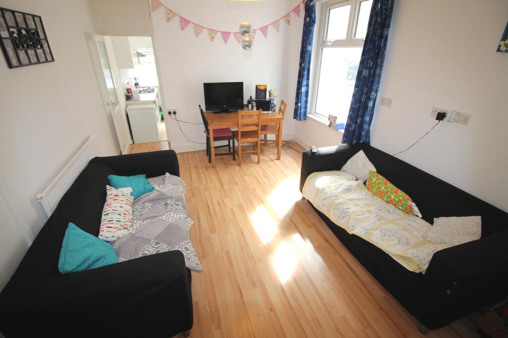 5 bed Mid Terraced House for rent in Cardiff. From CPS Homes - Cardiff 5 bed Mid Terraced House for rent in Cardiff. From CPS Homes - Cardiff