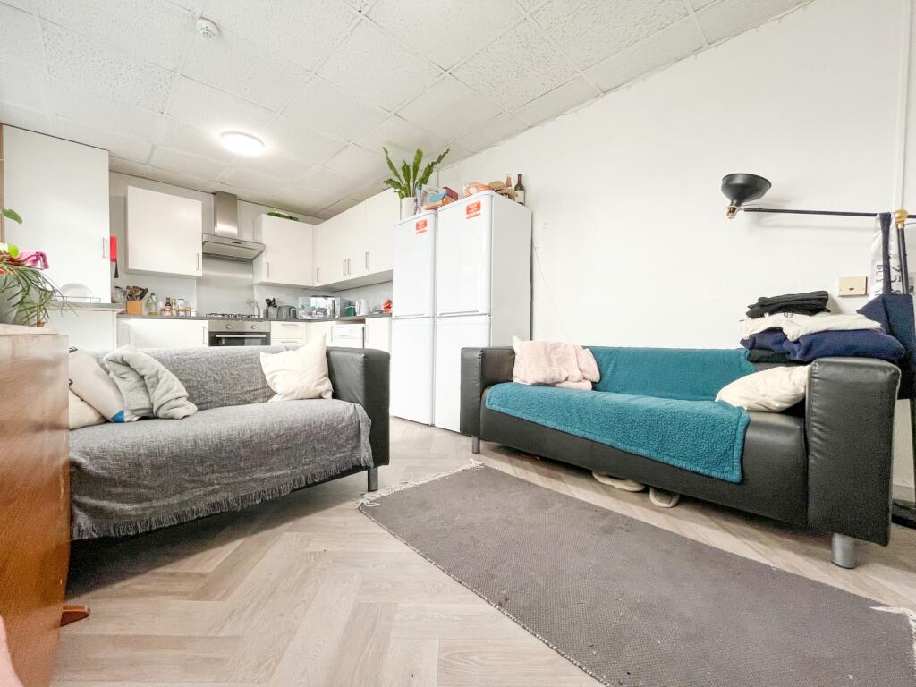 5 bed Mid Terraced House for rent in Cardiff. From CPS Homes - Cardiff 5 bed Mid Terraced House for rent in Cardiff. From CPS Homes - Cardiff