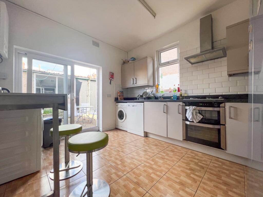 5 bed Mid Terraced House for rent in Cardiff. From CPS Homes - Cardiff 5 bed Mid Terraced House for rent in Cardiff. From CPS Homes - Cardiff