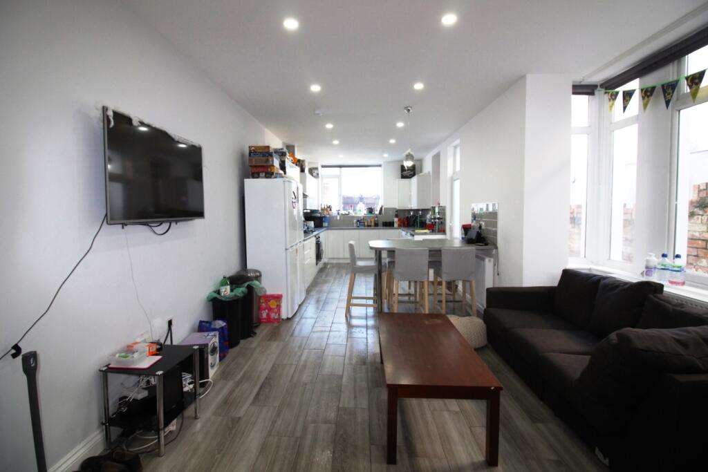 5 bed Mid Terraced House for rent in Cardiff. From CPS Homes - Cardiff 5 bed Mid Terraced House for rent in Cardiff. From CPS Homes - Cardiff