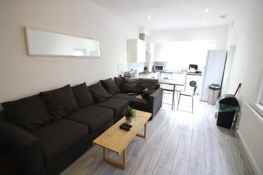 5 bed Mid Terraced House for rent in Cardiff. From CPS Homes - Cardiff 5 bed Mid Terraced House for rent in Cardiff. From CPS Homes - Cardiff