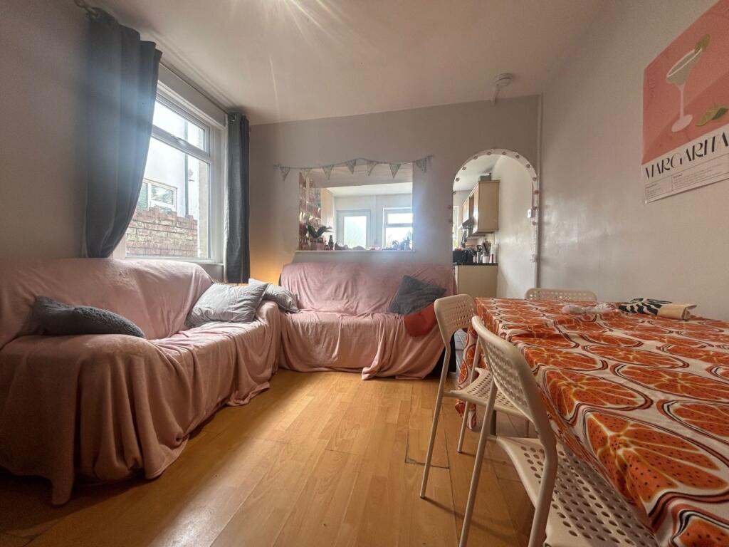 5 bed Mid Terraced House for rent in Cardiff. From CPS Homes - Cardiff 5 bed Mid Terraced House for rent in Cardiff. From CPS Homes - Cardiff
