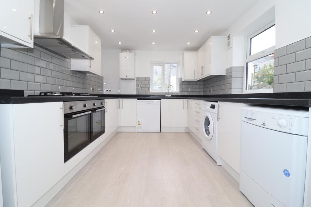 5 bed Mid Terraced House for rent in Cardiff. From CPS Homes - Cardiff 5 bed Mid Terraced House for rent in Cardiff. From CPS Homes - Cardiff