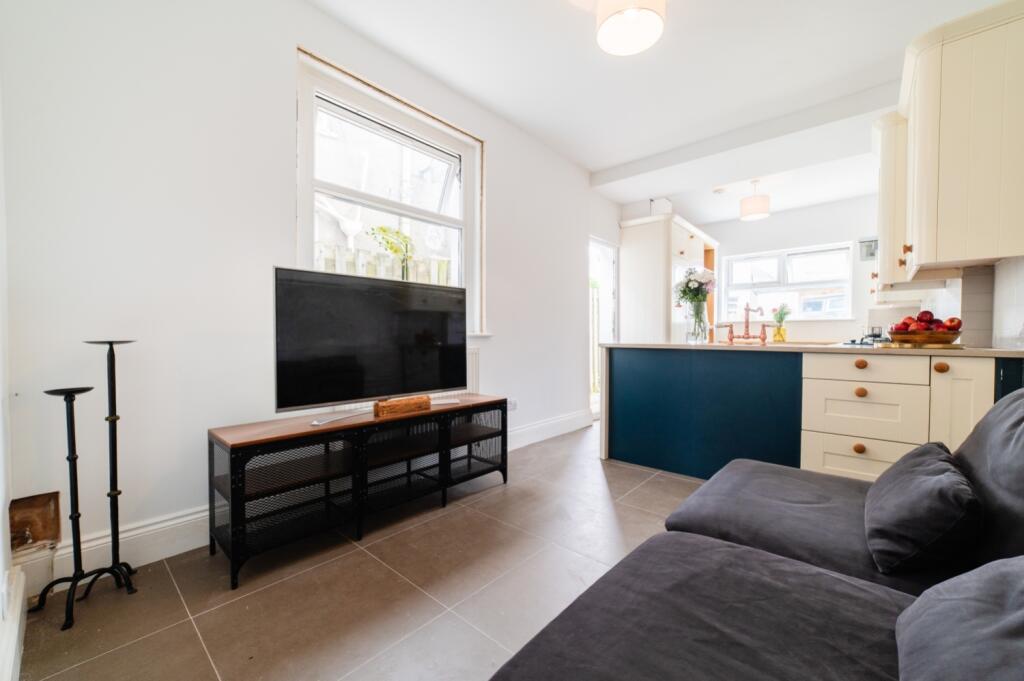 5 bed End of Terrace for rent in Cardiff. From CPS Homes - Cardiff 5 bed End of Terrace for rent in Cardiff. From CPS Homes - Cardiff