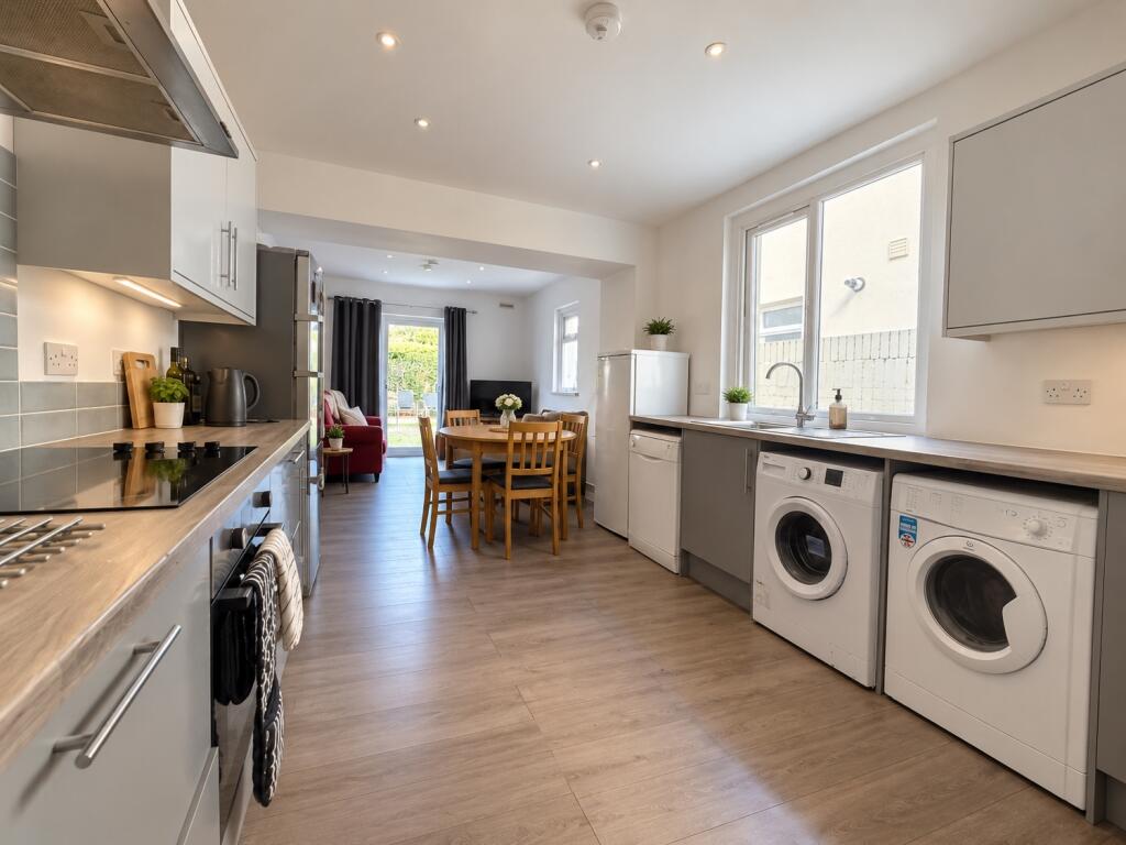 5 bed Mid Terraced House for rent in Cardiff. From CPS Homes - Cardiff 5 bed Mid Terraced House for rent in Cardiff. From CPS Homes - Cardiff