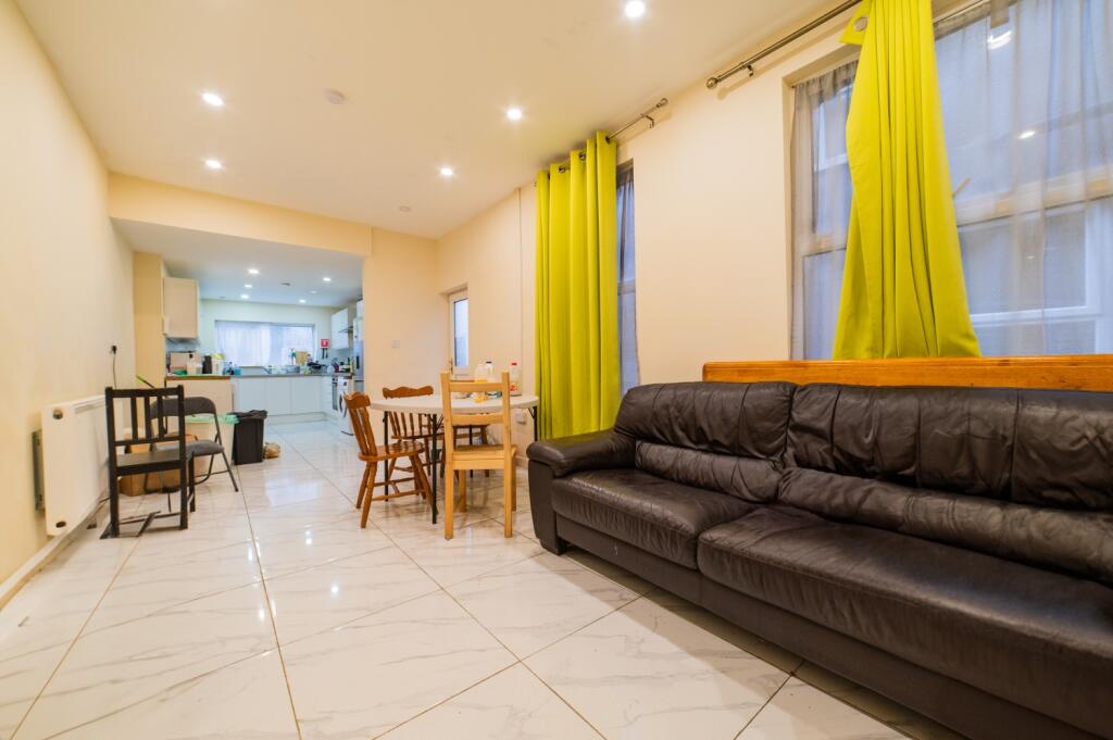 5 bed Mid Terraced House for rent in Cardiff. From CPS Homes - Cardiff 5 bed Mid Terraced House for rent in Cardiff. From CPS Homes - Cardiff