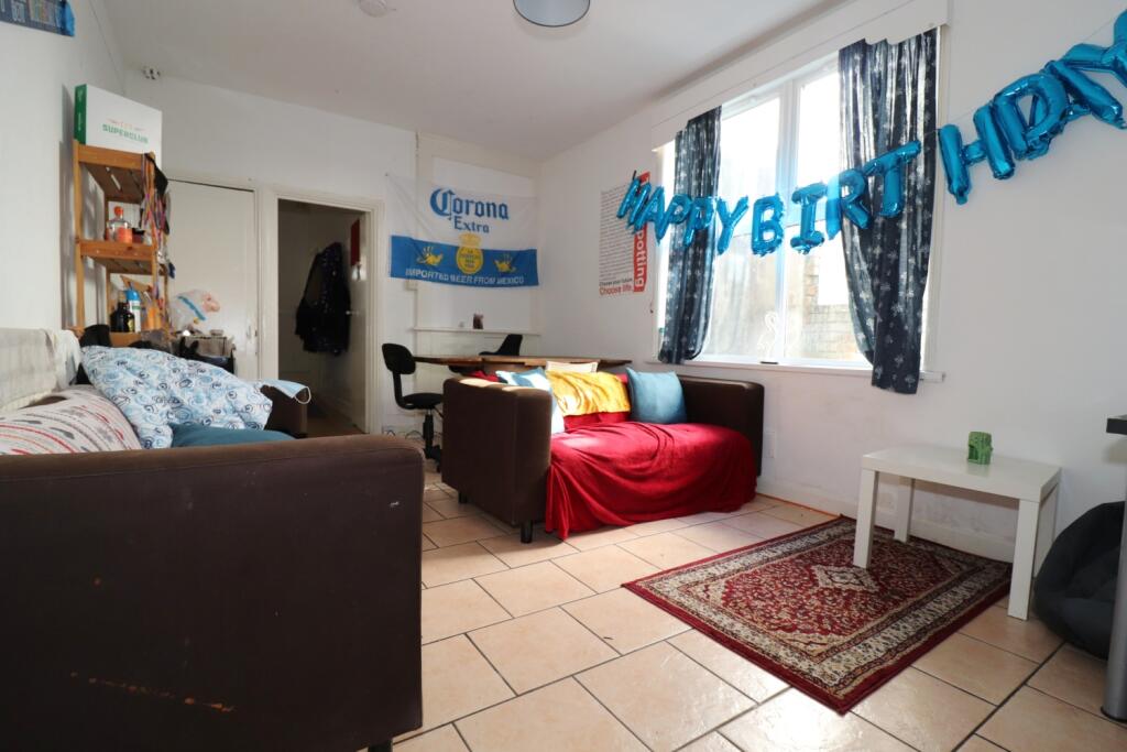 6 bed Mid Terraced House for rent in Cardiff. From CPS Homes - Cardiff 6 bed Mid Terraced House for rent in Cardiff. From CPS Homes - Cardiff