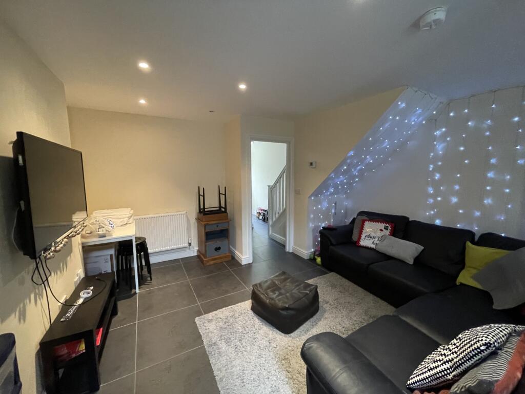 5 bed Mid Terraced House for rent in Cardiff. From CPS Homes - Cardiff 5 bed Mid Terraced House for rent in Cardiff. From CPS Homes - Cardiff