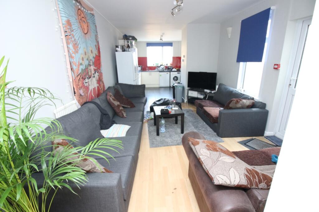 6 bed Mid Terraced House for rent in Cardiff. From CPS Homes - Cardiff 6 bed Mid Terraced House for rent in Cardiff. From CPS Homes - Cardiff
