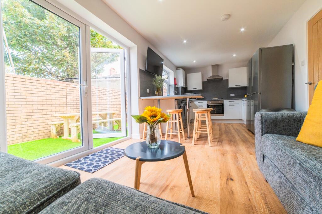 5 bed Detached for rent in Cardiff. From CPS Homes - Cardiff 5 bed Detached for rent in Cardiff. From CPS Homes - Cardiff