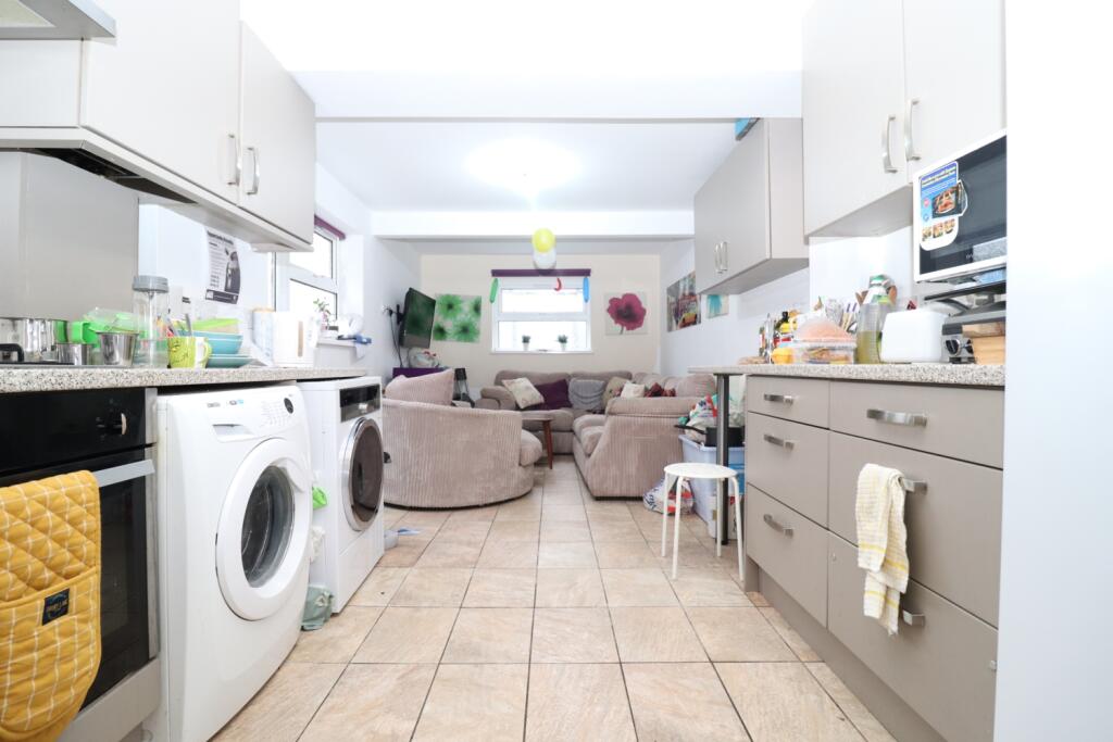 6 bed Mid Terraced House for rent in Cardiff. From CPS Homes - Cardiff 6 bed Mid Terraced House for rent in Cardiff. From CPS Homes - Cardiff
