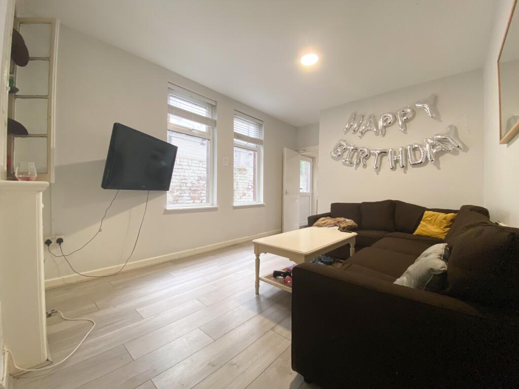 6 bed Mid Terraced House for rent in Cardiff. From CPS Homes - Cardiff 6 bed Mid Terraced House for rent in Cardiff. From CPS Homes - Cardiff