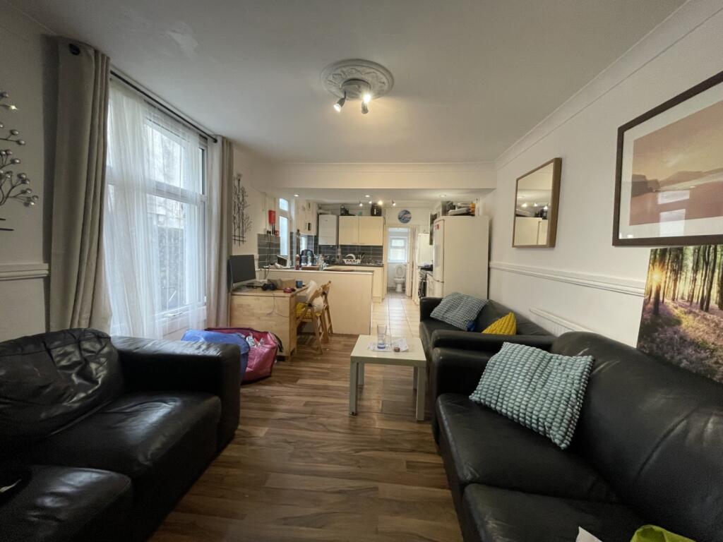 6 bed Mid Terraced House for rent in Cardiff. From CPS Homes - Cardiff 6 bed Mid Terraced House for rent in Cardiff. From CPS Homes - Cardiff