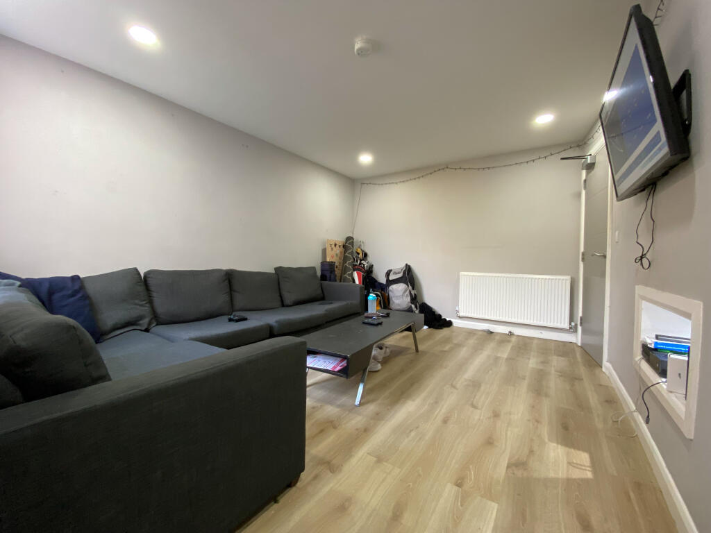 6 bed Mid Terraced House for rent in Cardiff. From CPS Homes - Cardiff 6 bed Mid Terraced House for rent in Cardiff. From CPS Homes - Cardiff