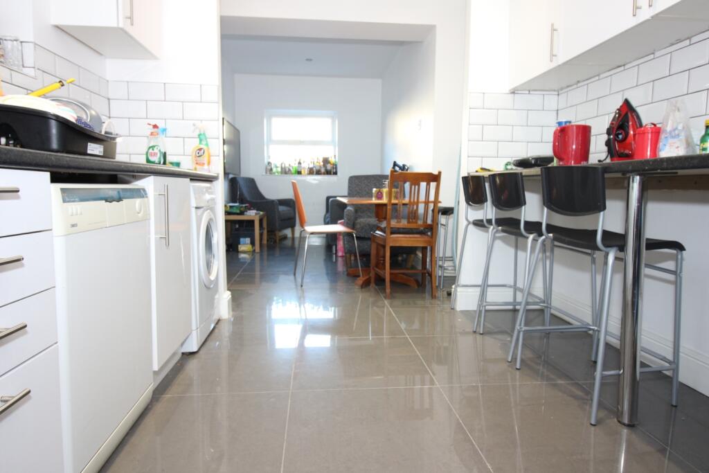 6 bed Mid Terraced House for rent in Cardiff. From CPS Homes - Cardiff 6 bed Mid Terraced House for rent in Cardiff. From CPS Homes - Cardiff