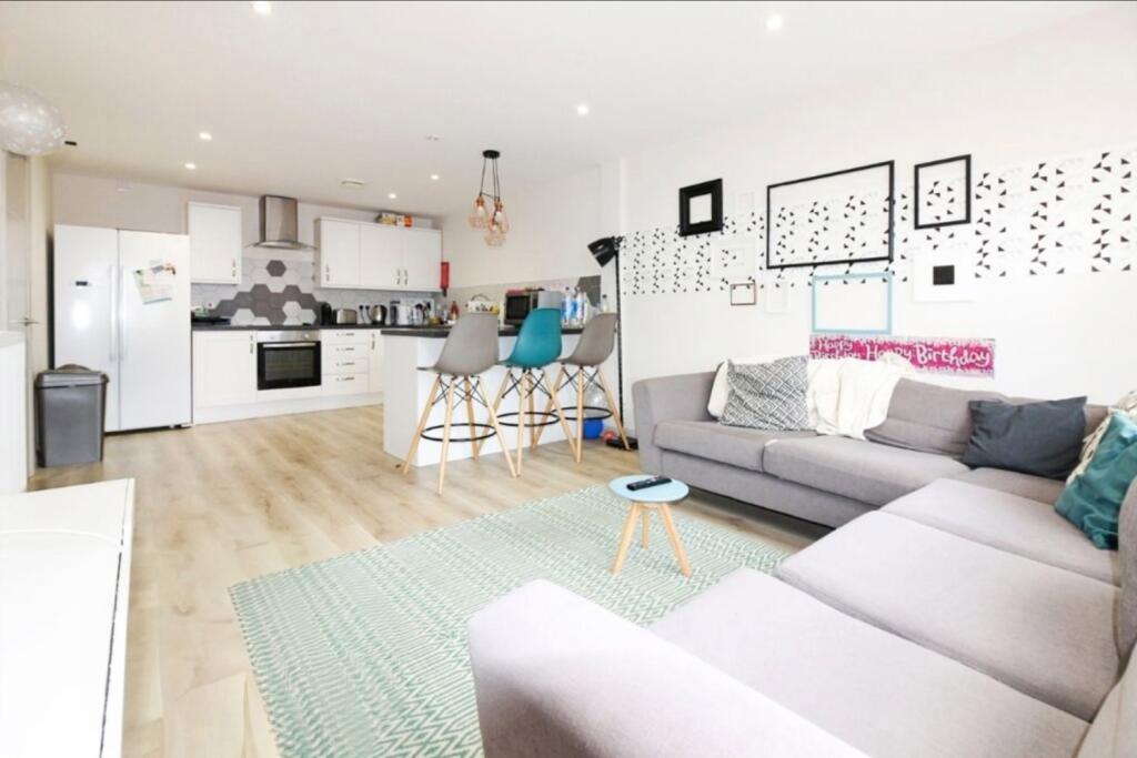 6 bed Mid Terraced House for rent in Cardiff. From CPS Homes - Cardiff