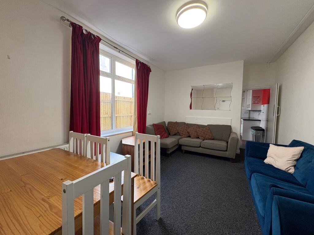 6 bed Mid Terraced House for rent in Cardiff. From CPS Homes - Cardiff 6 bed Mid Terraced House for rent in Cardiff. From CPS Homes - Cardiff