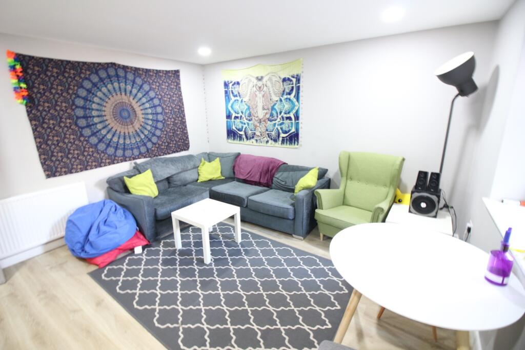 6 bed Mid Terraced House for rent in Cardiff. From CPS Homes - Cardiff 6 bed Mid Terraced House for rent in Cardiff. From CPS Homes - Cardiff