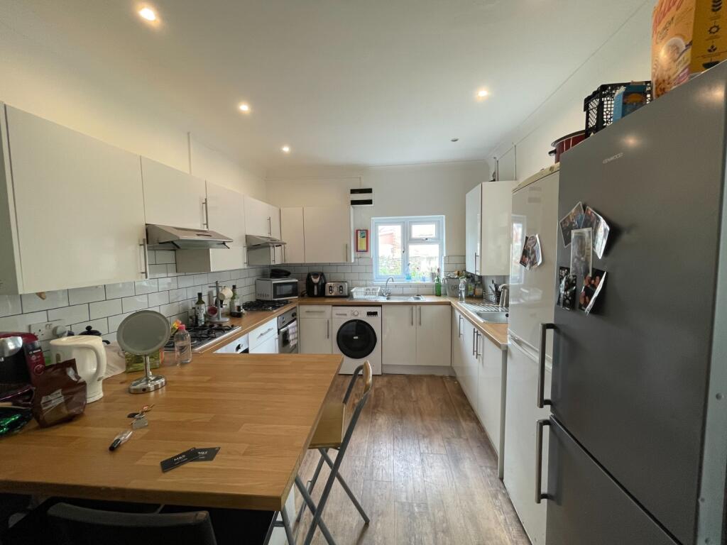 6 bed Mid Terraced House for rent in Cardiff. From CPS Homes - Cardiff 6 bed Mid Terraced House for rent in Cardiff. From CPS Homes - Cardiff