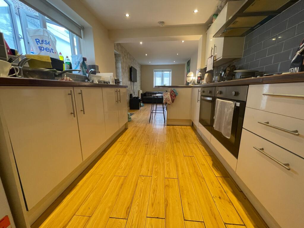 6 bed Mid Terraced House for rent in Cardiff. From CPS Homes - Cardiff 6 bed Mid Terraced House for rent in Cardiff. From CPS Homes - Cardiff