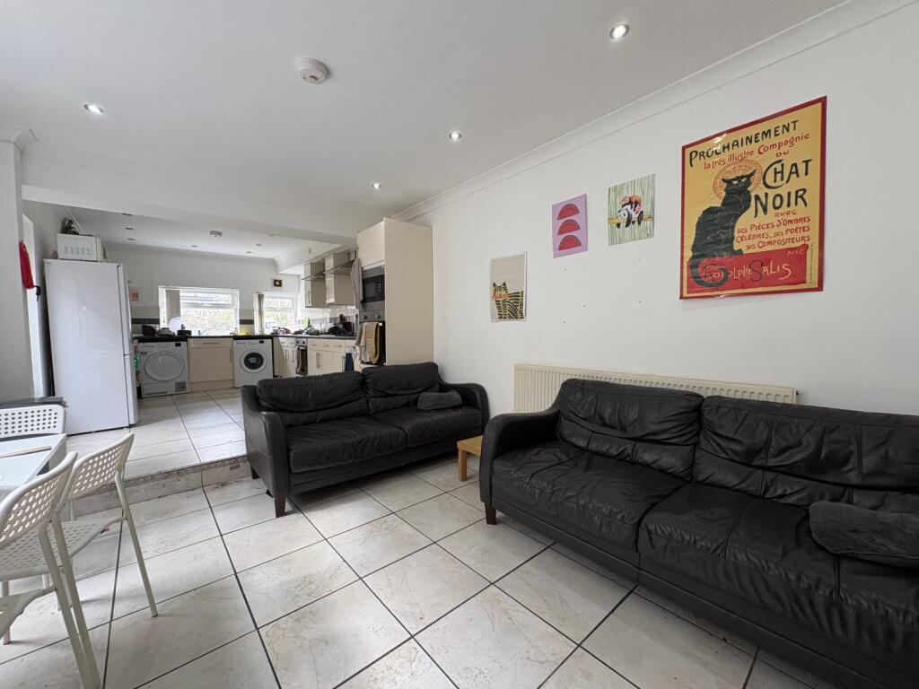 6 bed Mid Terraced House for rent in Cardiff. From CPS Homes - Cardiff 6 bed Mid Terraced House for rent in Cardiff. From CPS Homes - Cardiff