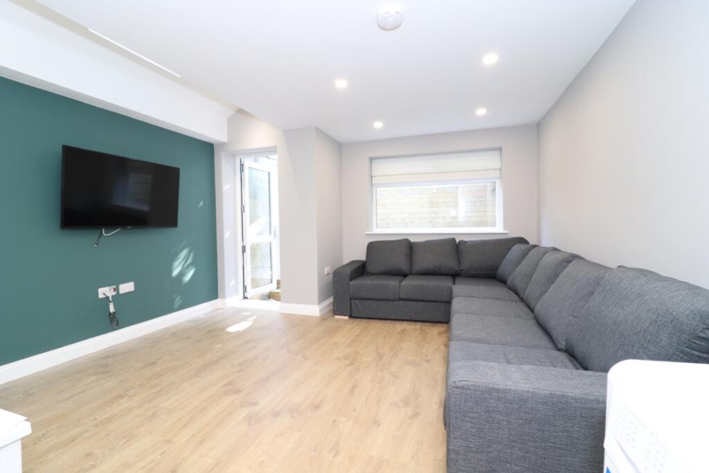 6 bed Mid Terraced House for rent in Cardiff. From CPS Homes - Cardiff 6 bed Mid Terraced House for rent in Cardiff. From CPS Homes - Cardiff