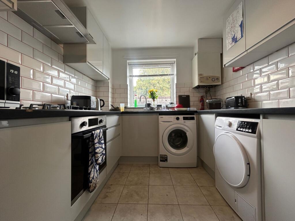 6 bed Mid Terraced House for rent in Cardiff. From CPS Homes - Cardiff