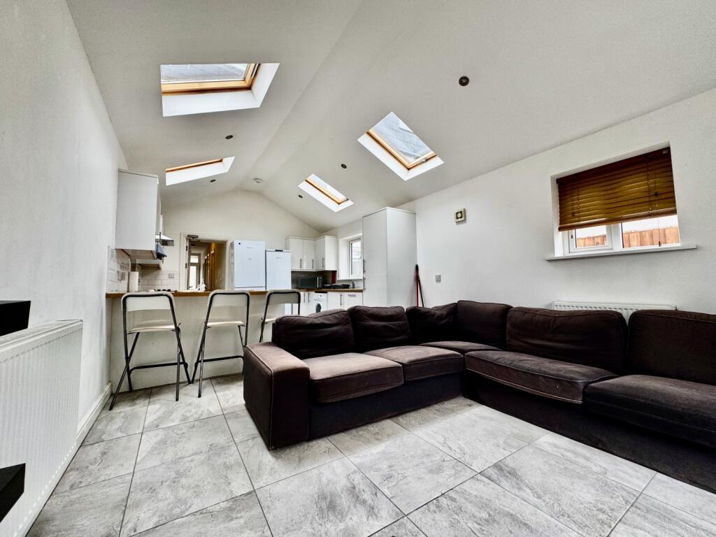 6 bed Mid Terraced House for rent in Cardiff. From CPS Homes - Cardiff 6 bed Mid Terraced House for rent in Cardiff. From CPS Homes - Cardiff