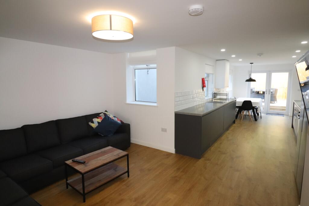 6 bed Mid Terraced House for rent in Cardiff. From CPS Homes - Cardiff 6 bed Mid Terraced House for rent in Cardiff. From CPS Homes - Cardiff