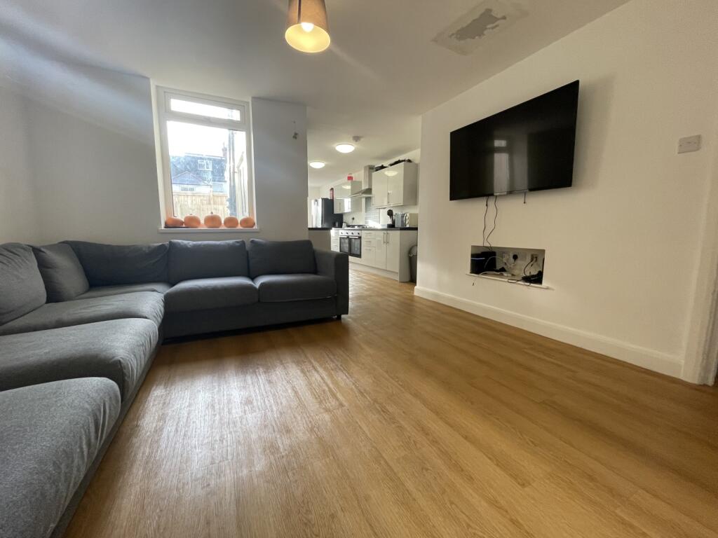 6 bed Mid Terraced House for rent in Cardiff. From CPS Homes - Cardiff 6 bed Mid Terraced House for rent in Cardiff. From CPS Homes - Cardiff