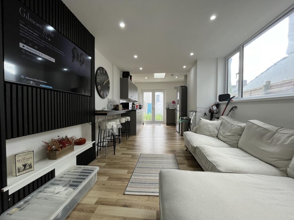 6 bed Mid Terraced House for rent in Cardiff. From CPS Homes - Cardiff 6 bed Mid Terraced House for rent in Cardiff. From CPS Homes - Cardiff