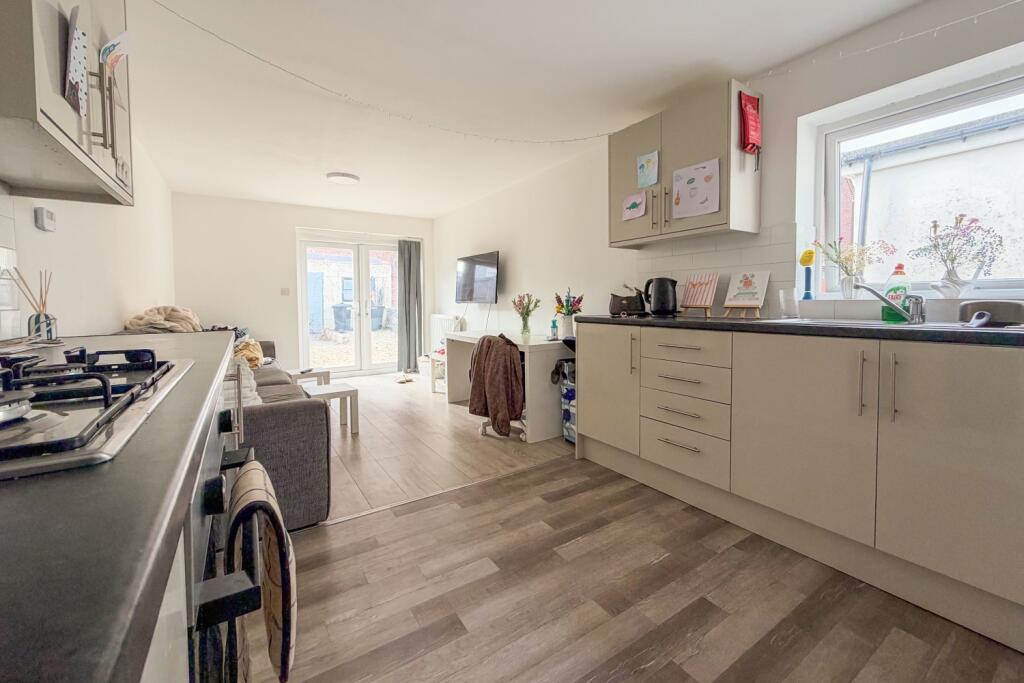 6 bed Mid Terraced House for rent in Cardiff. From CPS Homes - Cardiff 6 bed Mid Terraced House for rent in Cardiff. From CPS Homes - Cardiff