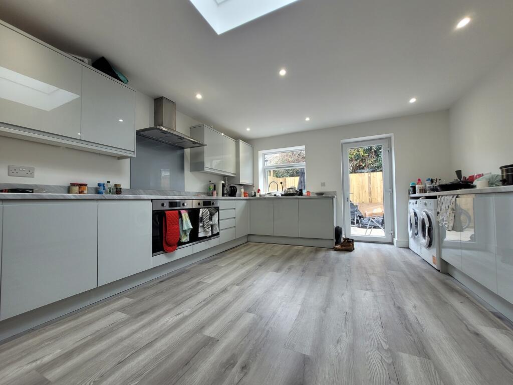 6 bed Mid Terraced House for rent in Cardiff. From CPS Homes - Cardiff 6 bed Mid Terraced House for rent in Cardiff. From CPS Homes - Cardiff