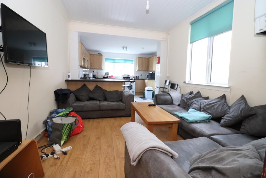 7 bed Mid Terraced House for rent in Cardiff. From CPS Homes - Cardiff 7 bed Mid Terraced House for rent in Cardiff. From CPS Homes - Cardiff
