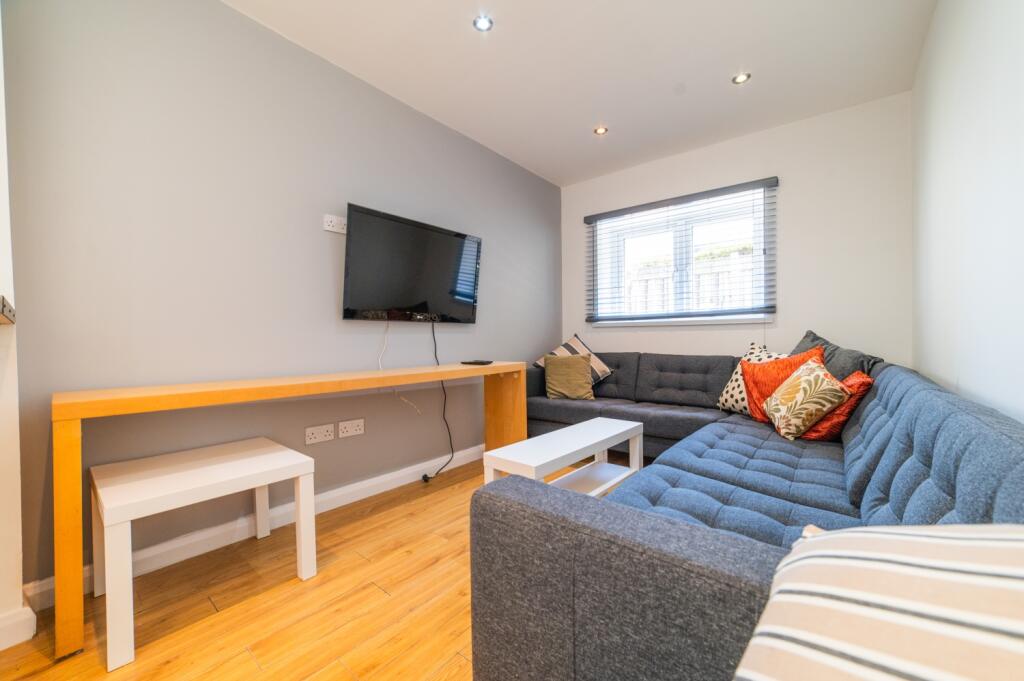 7 bed Mid Terraced House for rent in Cardiff. From CPS Homes - Cardiff