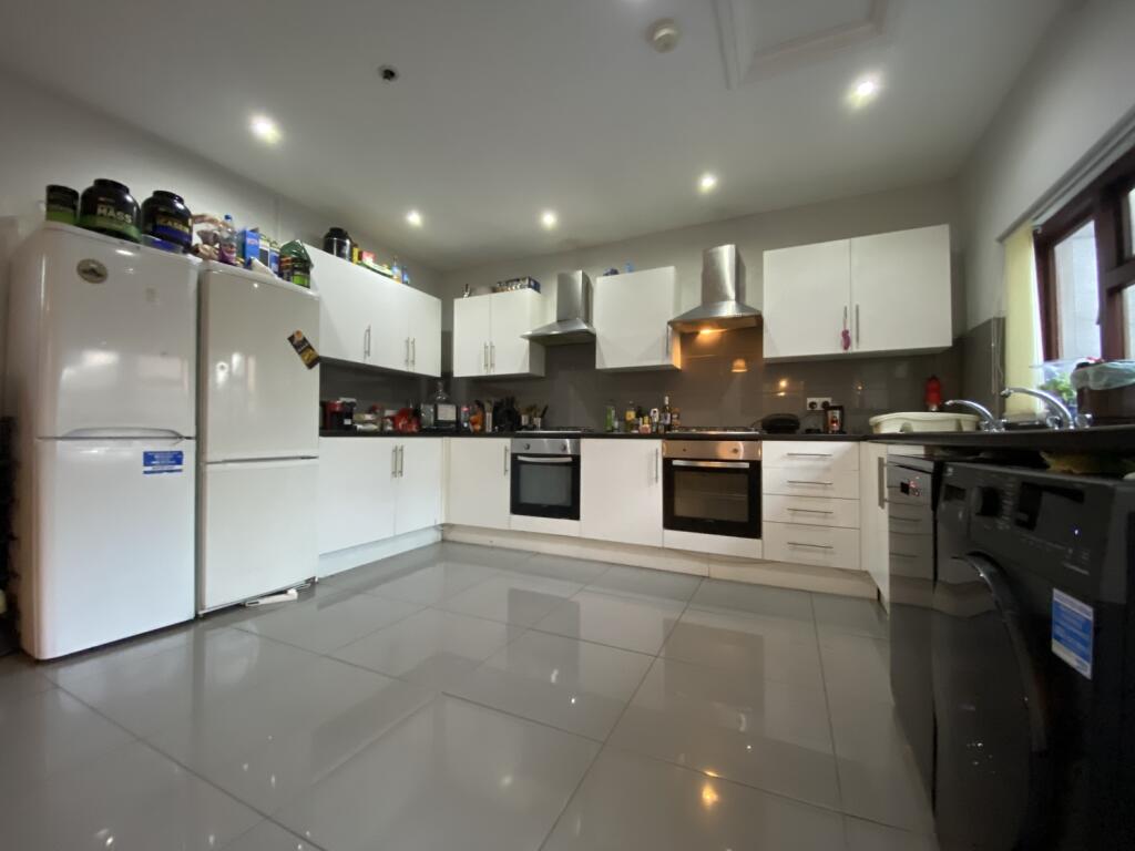 8 bed End of Terrace for rent in Cardiff. From CPS Homes - Cardiff 8 bed End of Terrace for rent in Cardiff. From CPS Homes - Cardiff