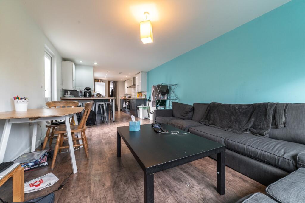 8 bed Mid Terraced House for rent in Cardiff. From CPS Homes - Cardiff 8 bed Mid Terraced House for rent in Cardiff. From CPS Homes - Cardiff