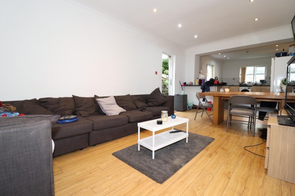 8 bed Mid Terraced House for rent in Cardiff. From CPS Homes - Cardiff 8 bed Mid Terraced House for rent in Cardiff. From CPS Homes - Cardiff