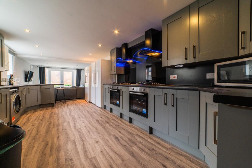 8 bed Mid Terraced House for rent in Cardiff. From CPS Homes - Cardiff 8 bed Mid Terraced House for rent in Cardiff. From CPS Homes - Cardiff