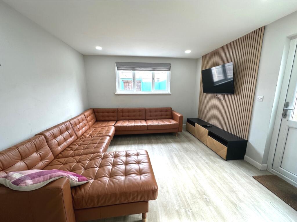 8 bed Mid Terraced House for rent in Cardiff. From CPS Homes - Cardiff 8 bed Mid Terraced House for rent in Cardiff. From CPS Homes - Cardiff
