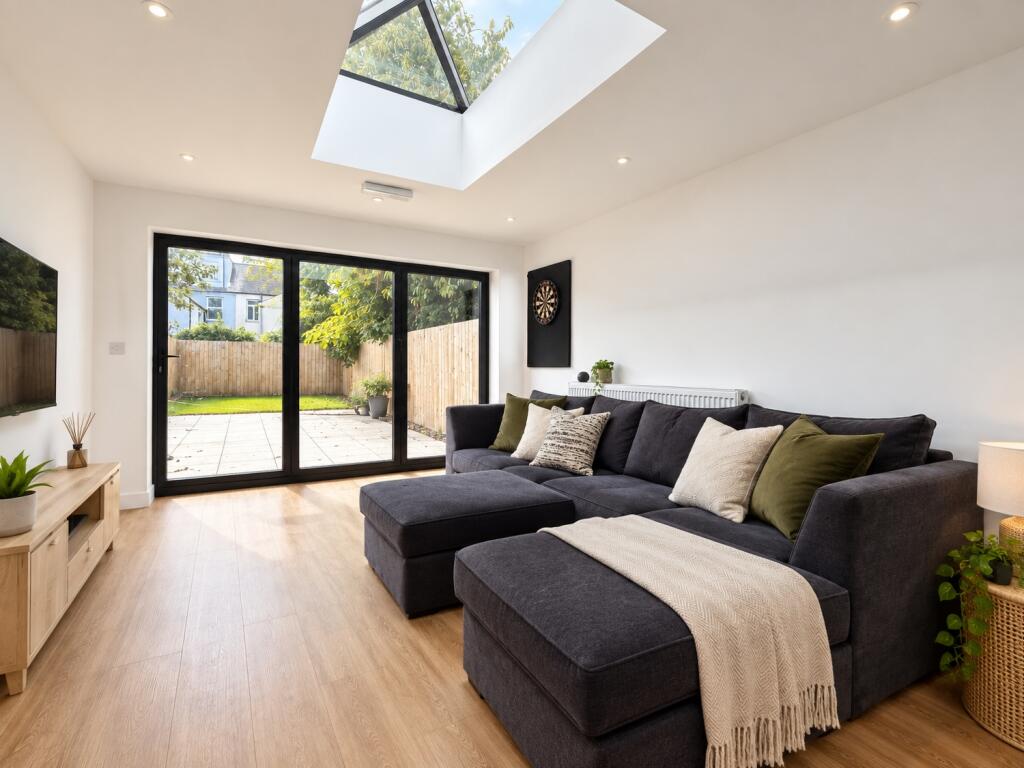8 bed Mid Terraced House for rent in Cardiff. From CPS Homes - Cardiff 8 bed Mid Terraced House for rent in Cardiff. From CPS Homes - Cardiff
