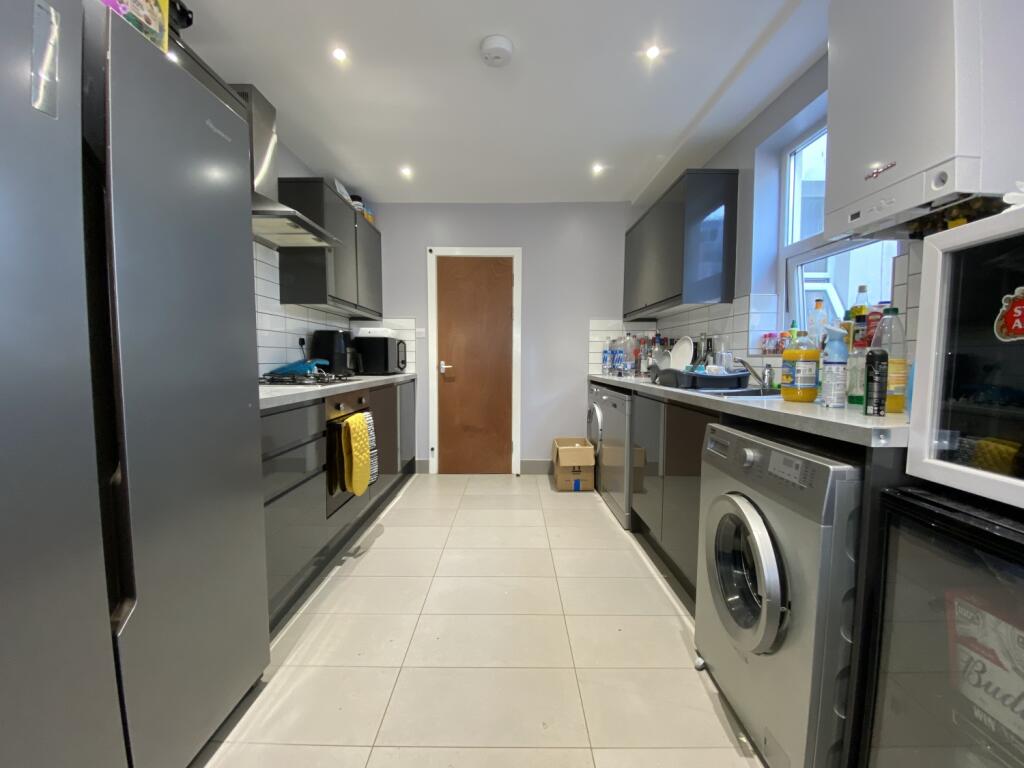 6 bed Mid Terraced House for rent in Cardiff. From CPS Homes - Cardiff 6 bed Mid Terraced House for rent in Cardiff. From CPS Homes - Cardiff