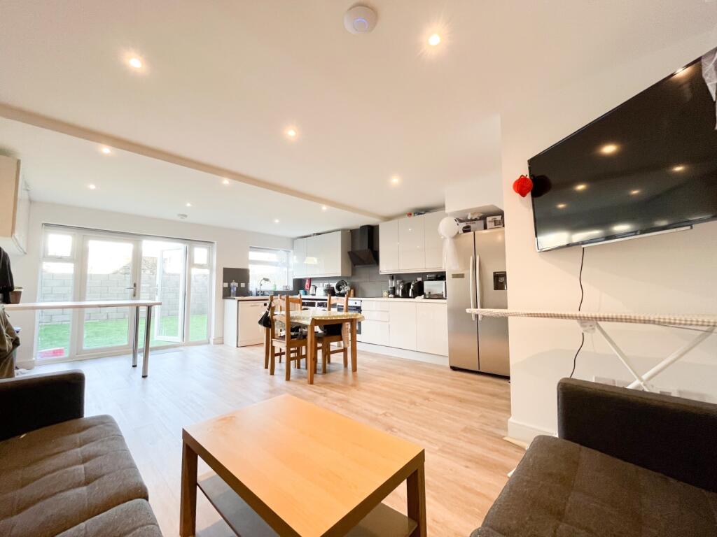 6 bed Mid Terraced House for rent in Cardiff. From CPS Homes - Cardiff