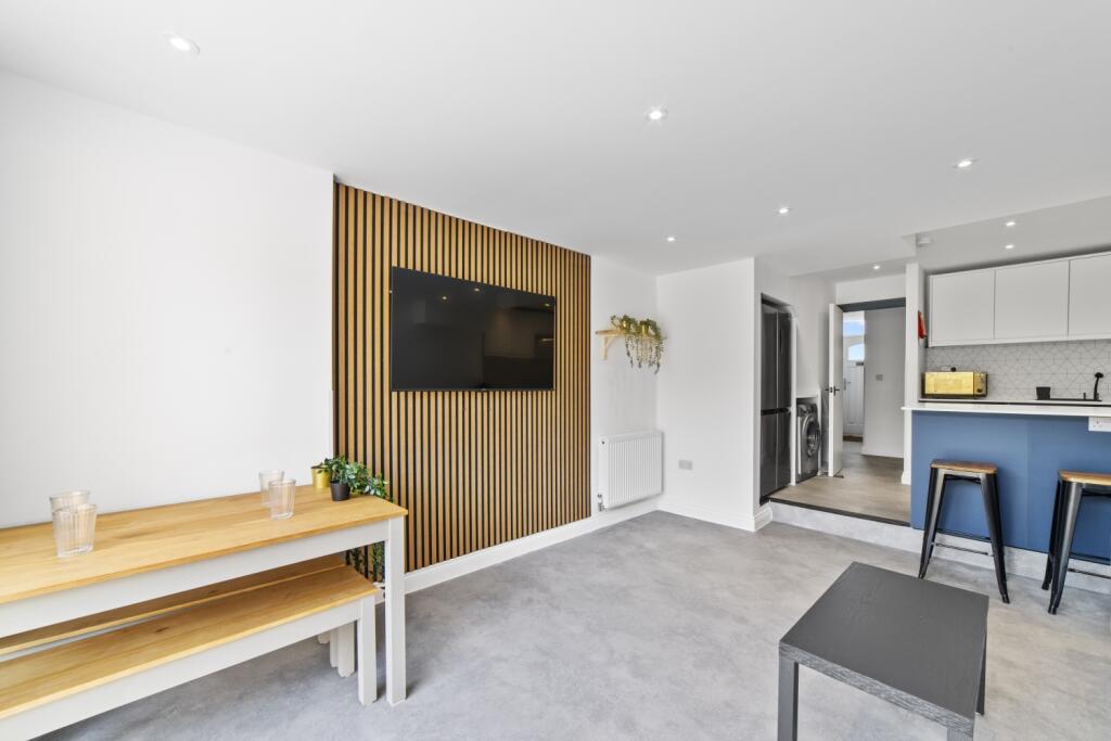 6 bed Mid Terraced House for rent in Cardiff. From CPS Homes - Cardiff 6 bed Mid Terraced House for rent in Cardiff. From CPS Homes - Cardiff