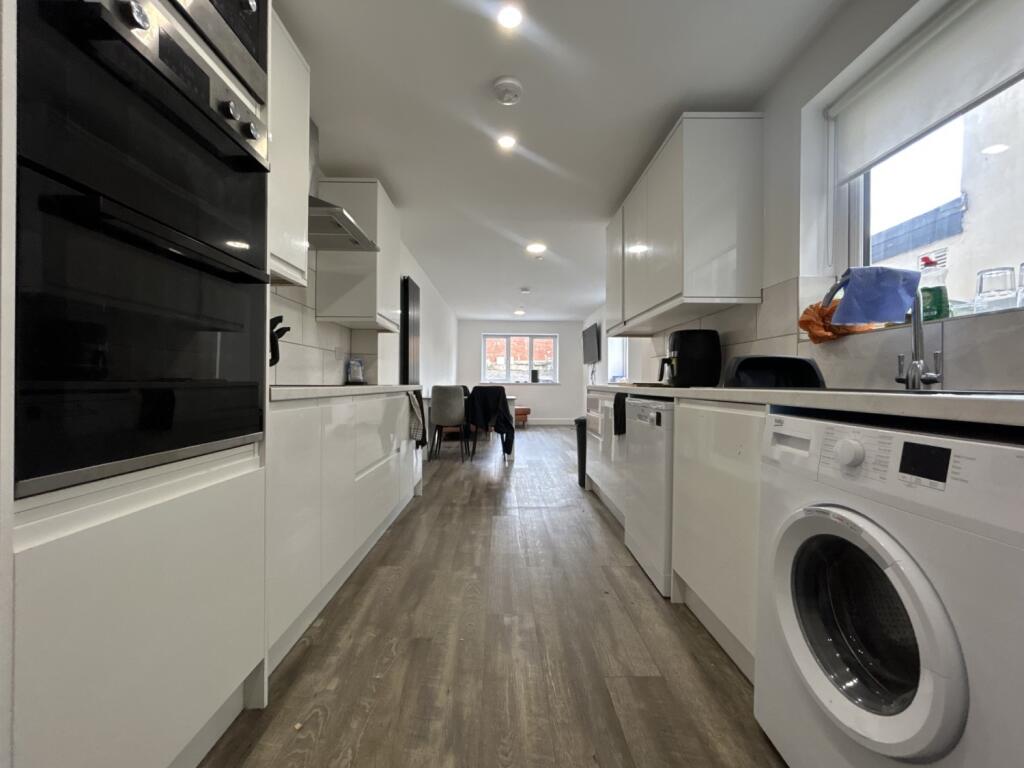 7 bed Mid Terraced House for rent in Cardiff. From CPS Homes - Cardiff