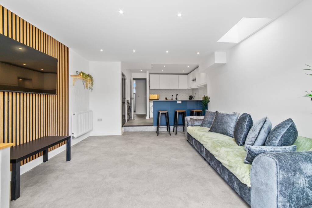 7 bed Mid Terraced House for rent in Cardiff. From CPS Homes - Cardiff